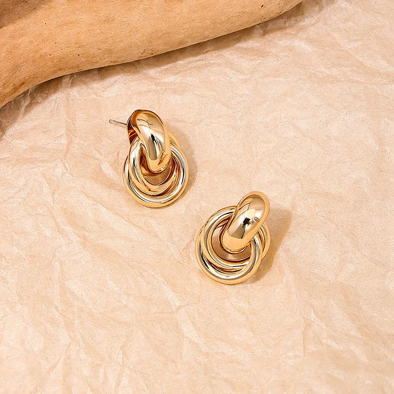 Sleek Knot, Subtle Shine — Elegant Single Earring